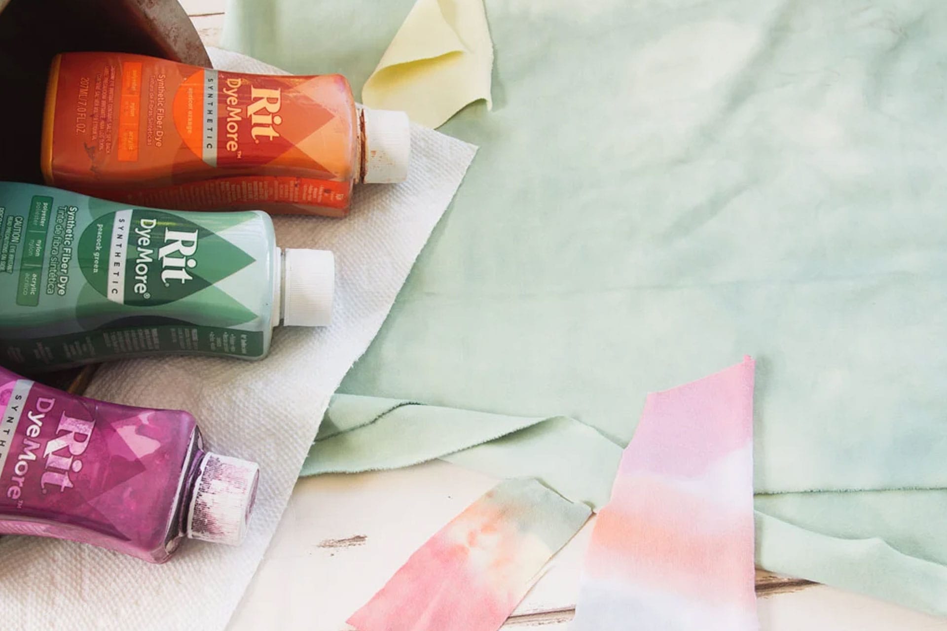 dyeing polyester fabric