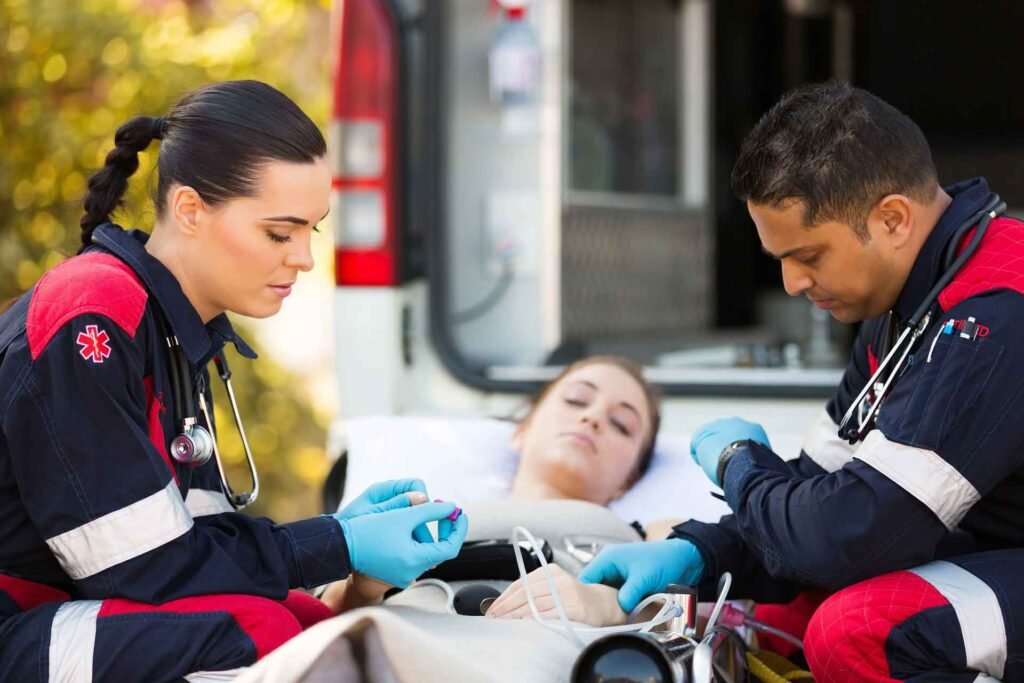 What Do Paramedics Wear