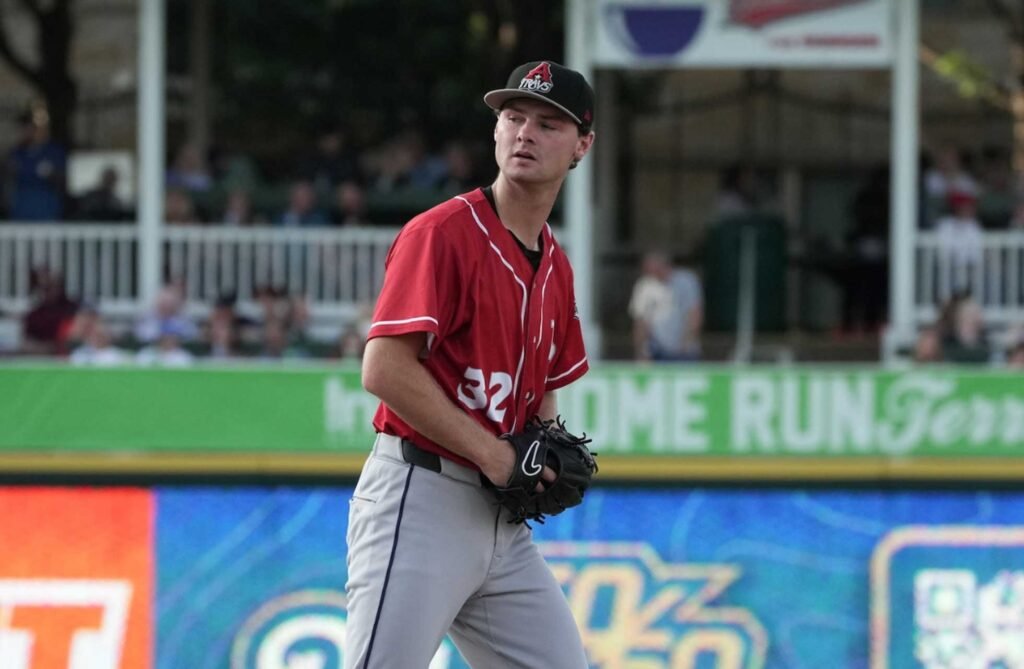 why are baseball uniforms not cotton