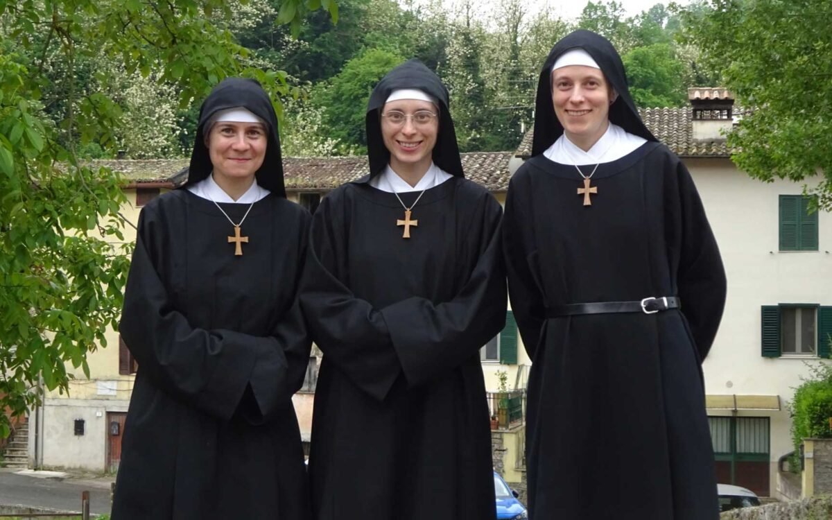 What Clothes Do Nuns Wear?