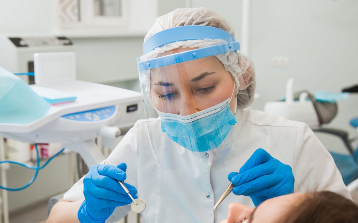 What Do Dentists Wear?